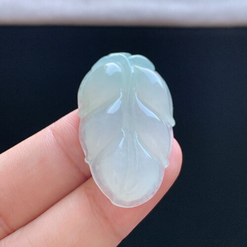 缅甸A货冰糯白月光翡翠叶子吊坠