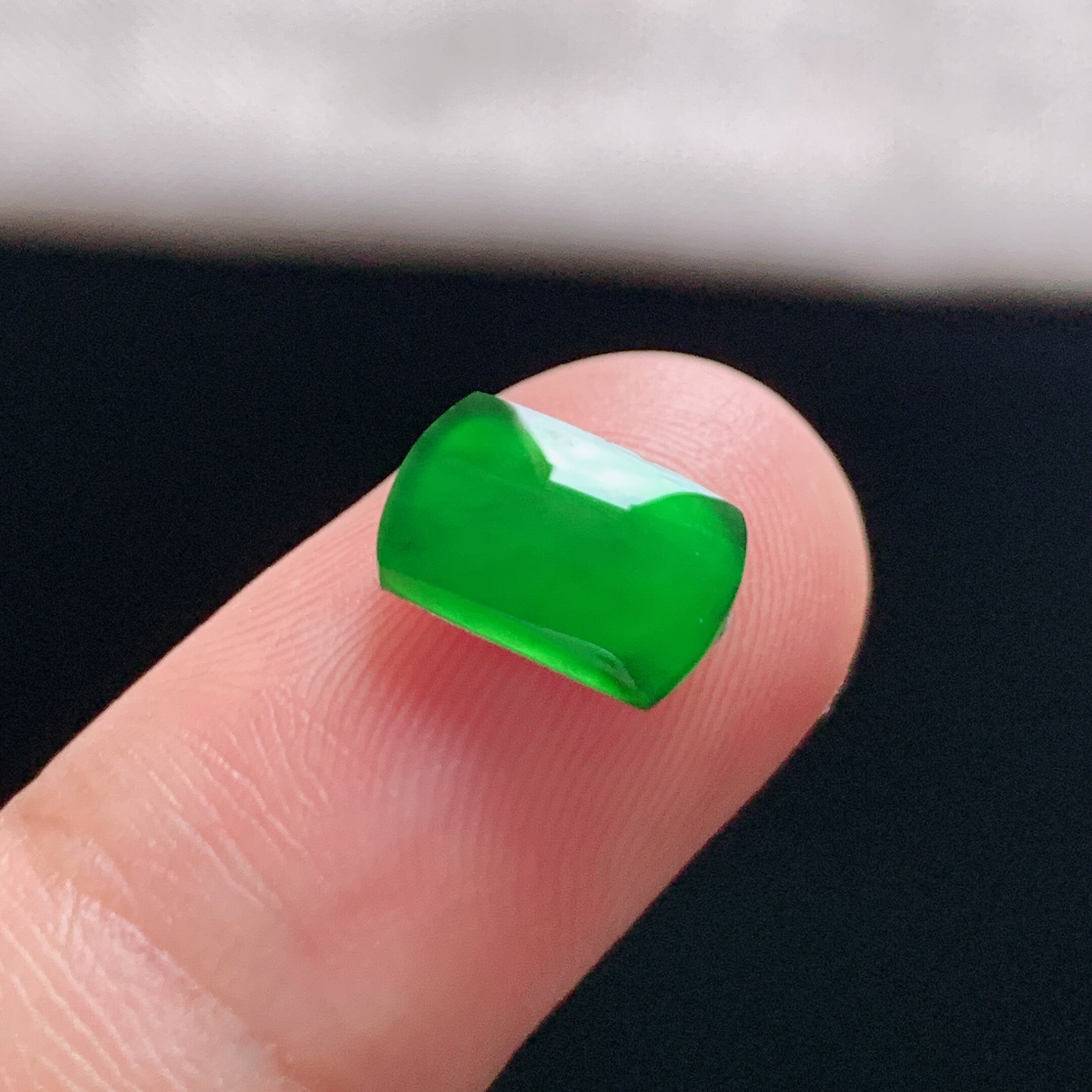 天然A货冰糯阳绿翡翠马鞍戒面图片