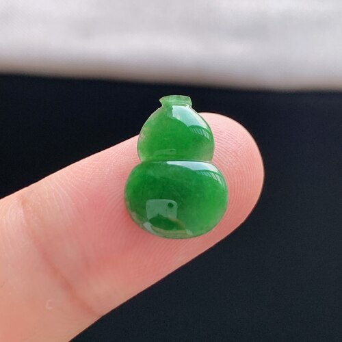缅甸A货冰糯菠菜绿翡翠镶件