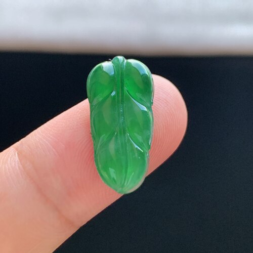 缅甸天然A货冰种阳绿翡翠叶子