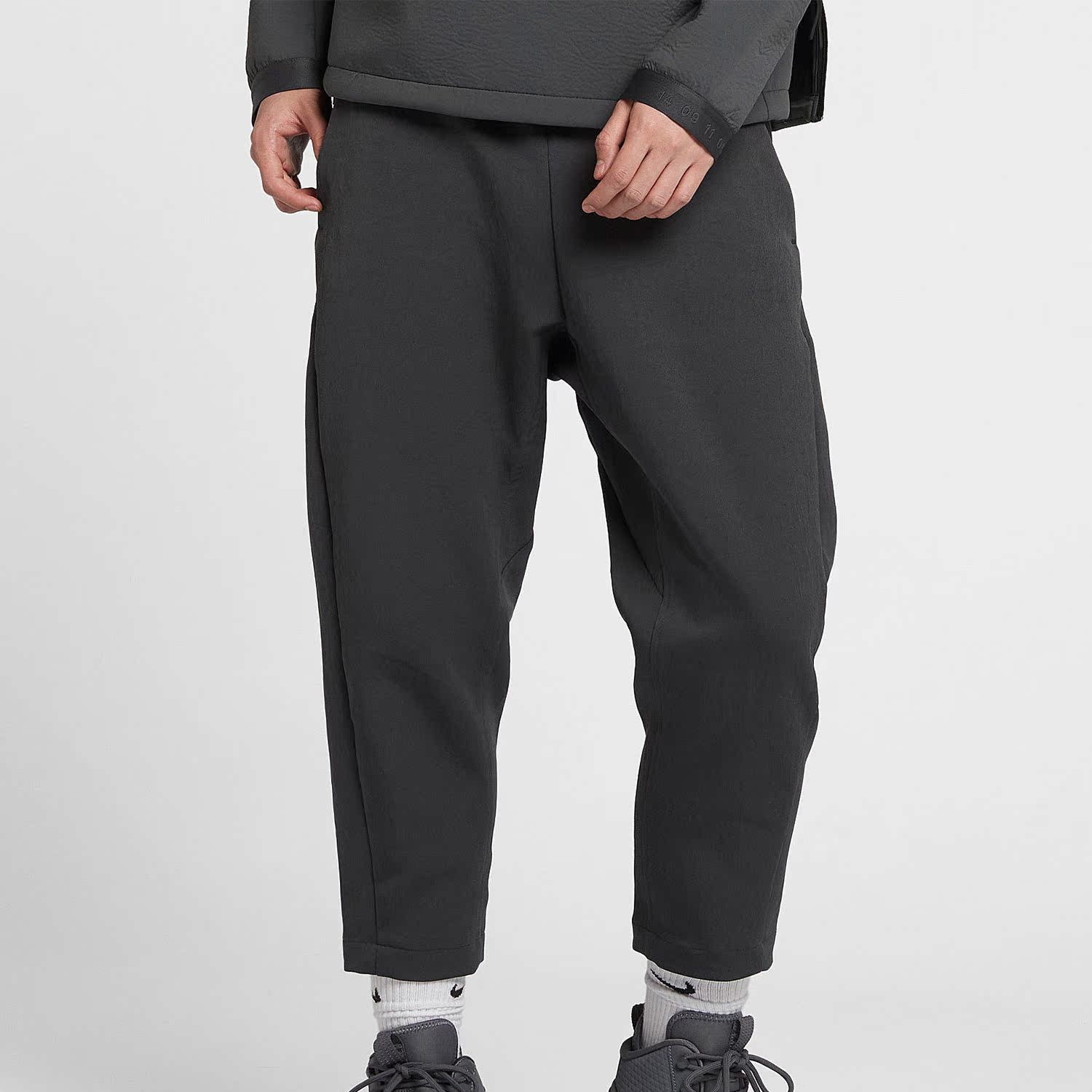 Nike/耐克正品新款男子时尚跑步休闲运动九分裤AR1563-060-封面