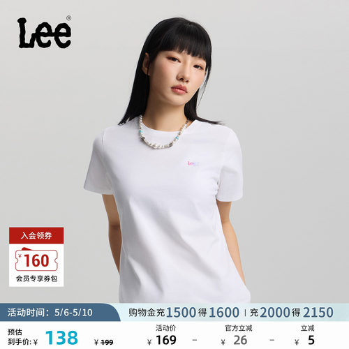 胸前有小的渐变Logo印花