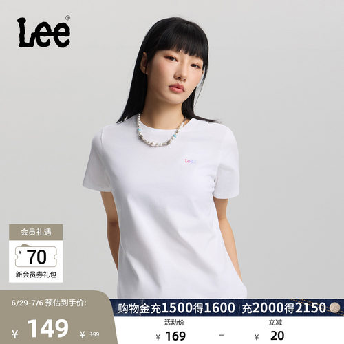 胸前有小的渐变Logo印花