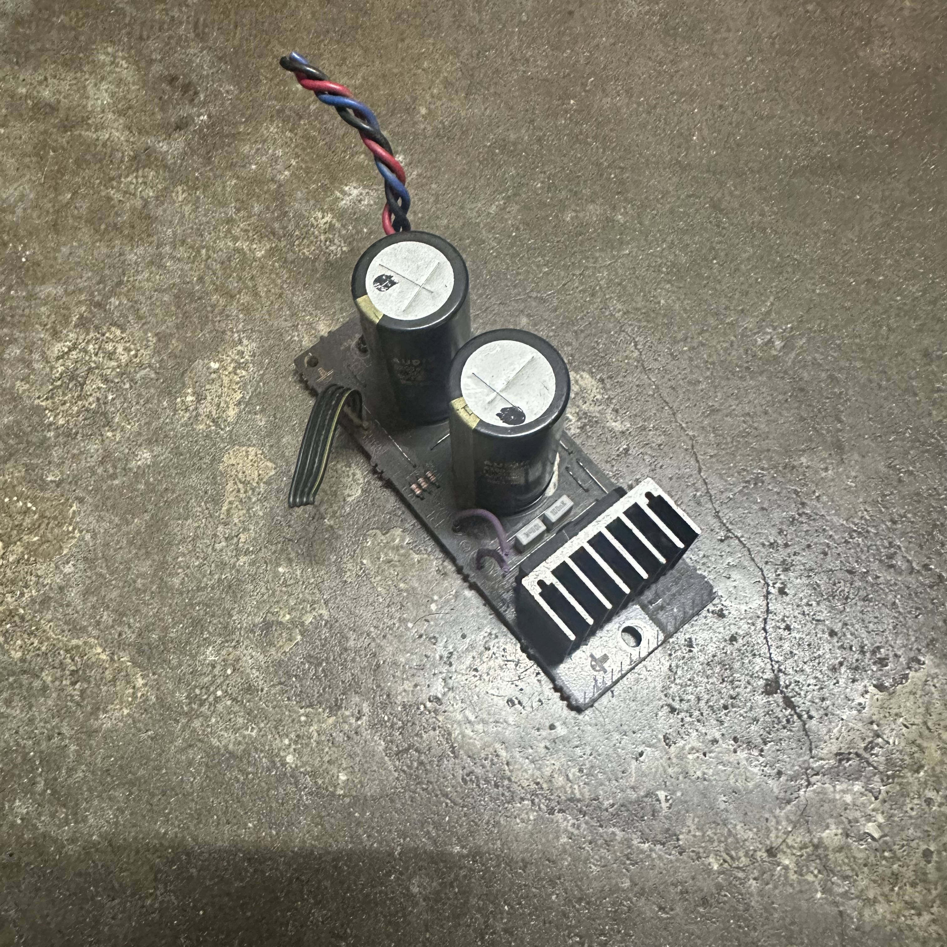 当材料卖不包用 进口拆机功放整流滤波板 56V8200UF电解电容