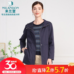 米兰登中老年妈妈装2025年秋季新款时尚连帽风衣女外套休闲百搭潮