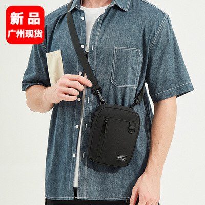 迷你潮牌小型斜挎包男士单肩包日系轻便手机包旅行学生时尚挎包