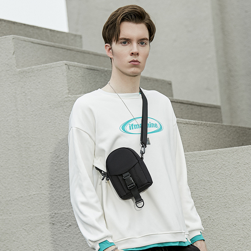 潮牌小挎包男士包包斜挎包背包休闲日系单肩包迷你轻便手机包男包