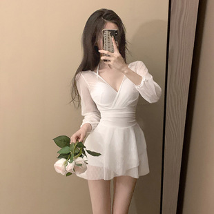 超仙ins风游泳衣女连体裙式保守遮肚显瘦泡温泉长袖防晒度假海边