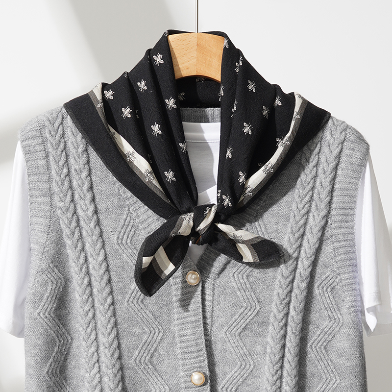 小蜜蜂真丝羊毛丝巾桑蚕丝丝毛中方巾小围巾披肩秋冬款时尚小领巾