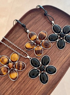 ins博主同款黑色花瓣吊坠项链高级感百搭长款棕色花朵毛衣链配饰