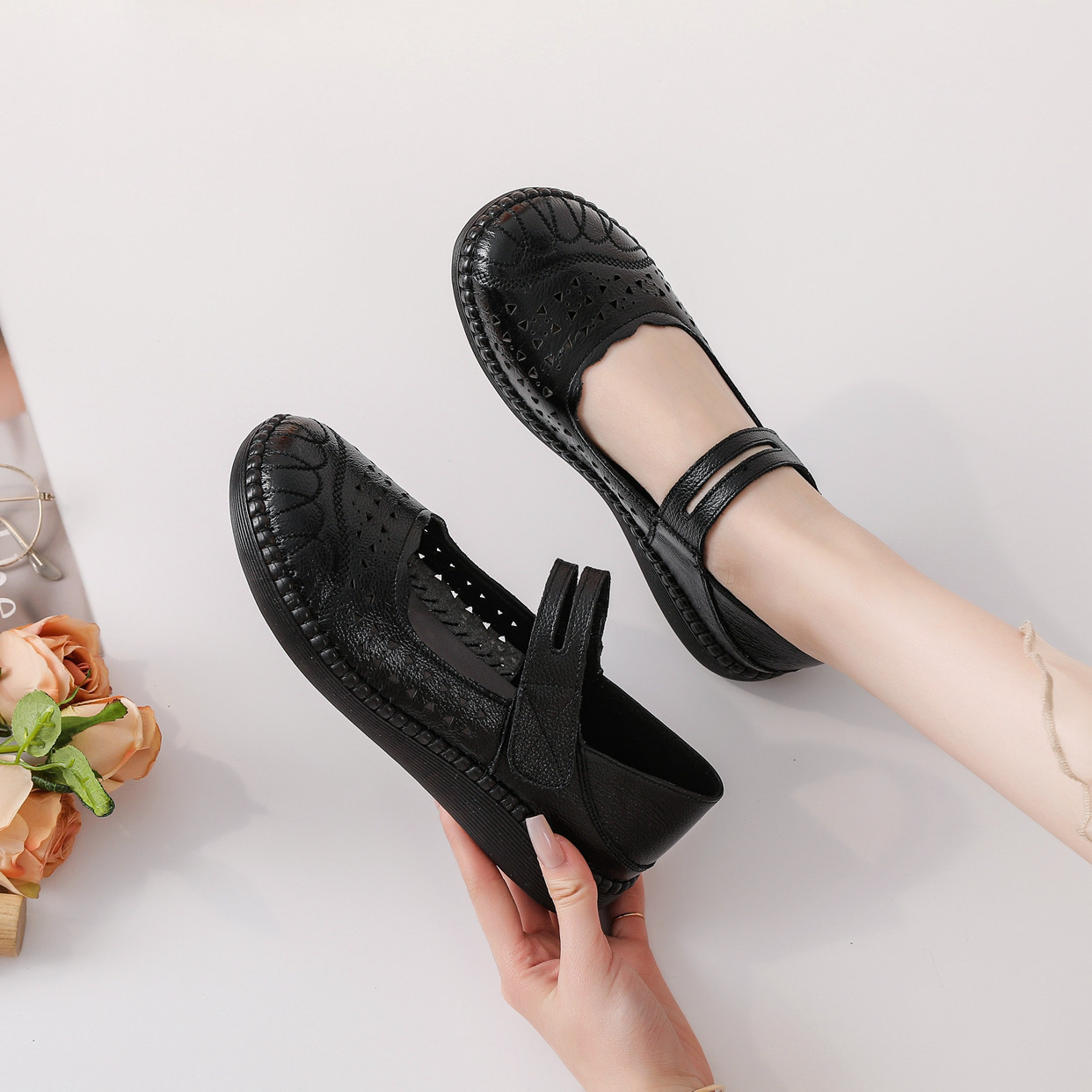 赛驼皇2026新款头层牛皮镂空单鞋女防滑软底套脚工作鞋妈妈鞋