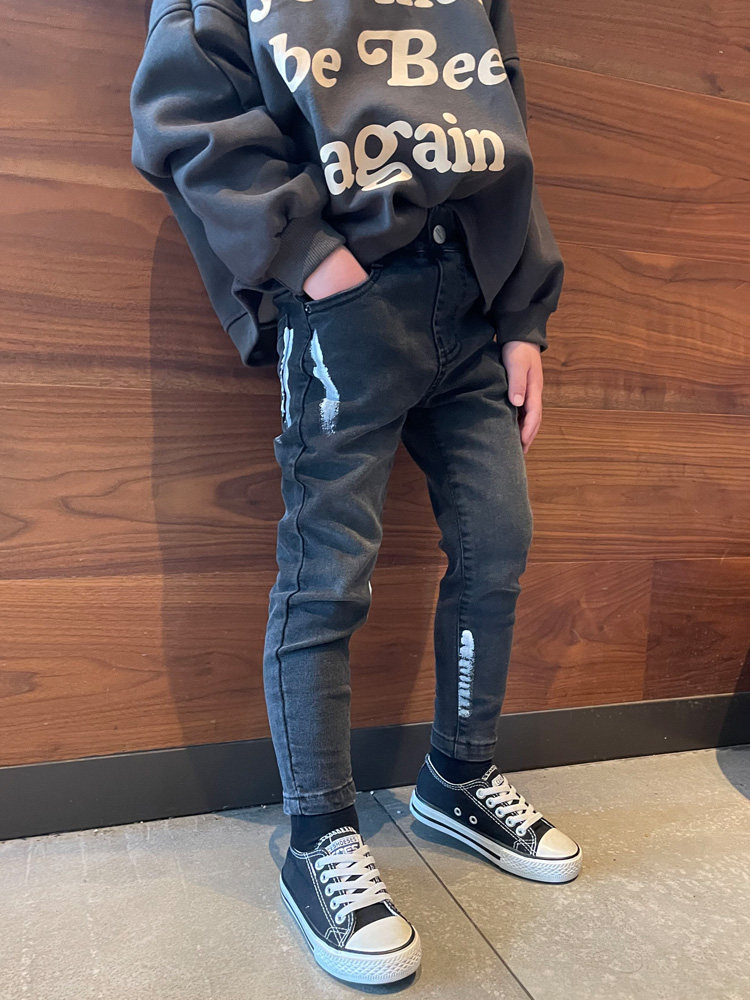 男童修身小脚铅笔牛仔裤子瘦版2026春装新款宝宝潮流黑灰儿童长裤