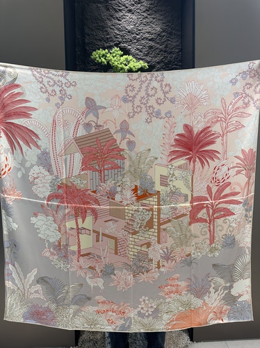 花园美术馆 18姆米素绉缎同花同色 110*110大方巾桑蚕丝手工卷边