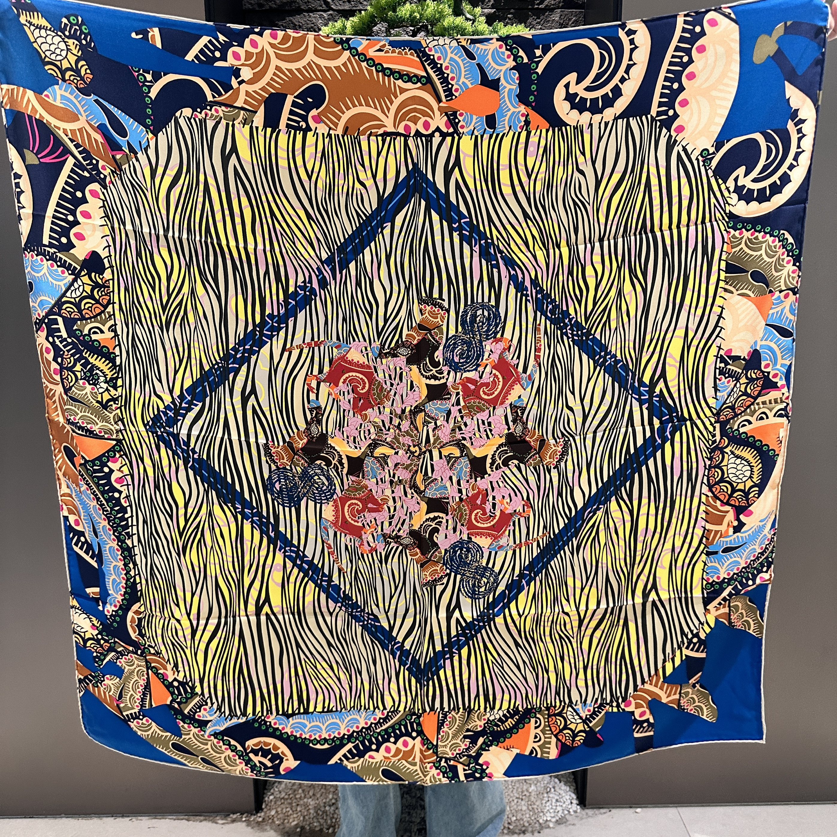 苗族刺绣18姆米重磅110*110台版印花100%桑蚕丝大披肩围巾可送礼