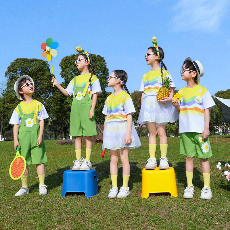 毕业小学生运动会开幕合唱表演服