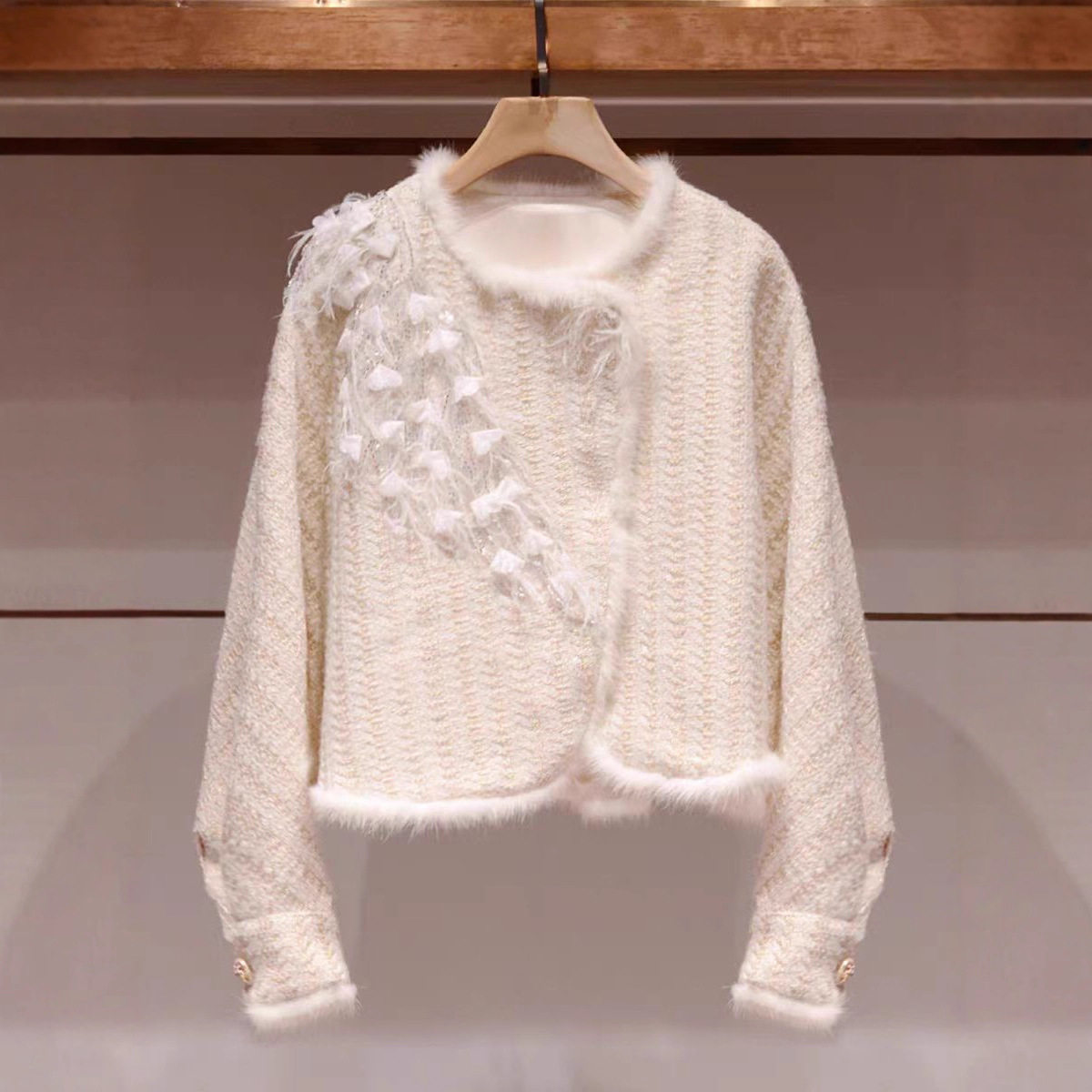 小香风超好看外套贵卓雅2025冬季新款亮片羽毛流苏气质开衫上衣