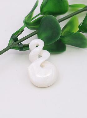 油菜花女白贝扭转乾坤吊坠天然