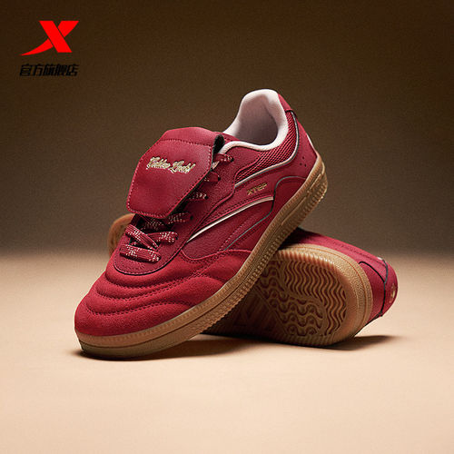 特步德训鞋丨女鞋冬季新款薄底低帮足球运动休闲鞋革面保暖赛车鞋