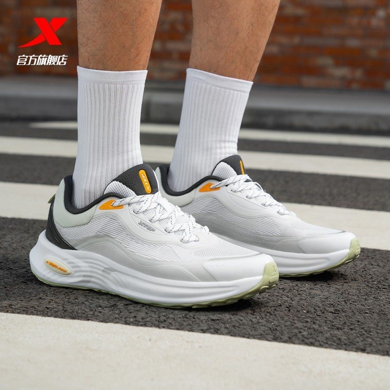 特步男鞋元气跑鞋夏季网面透气轻便缓震运动鞋复古黑色休闲鞋女鞋