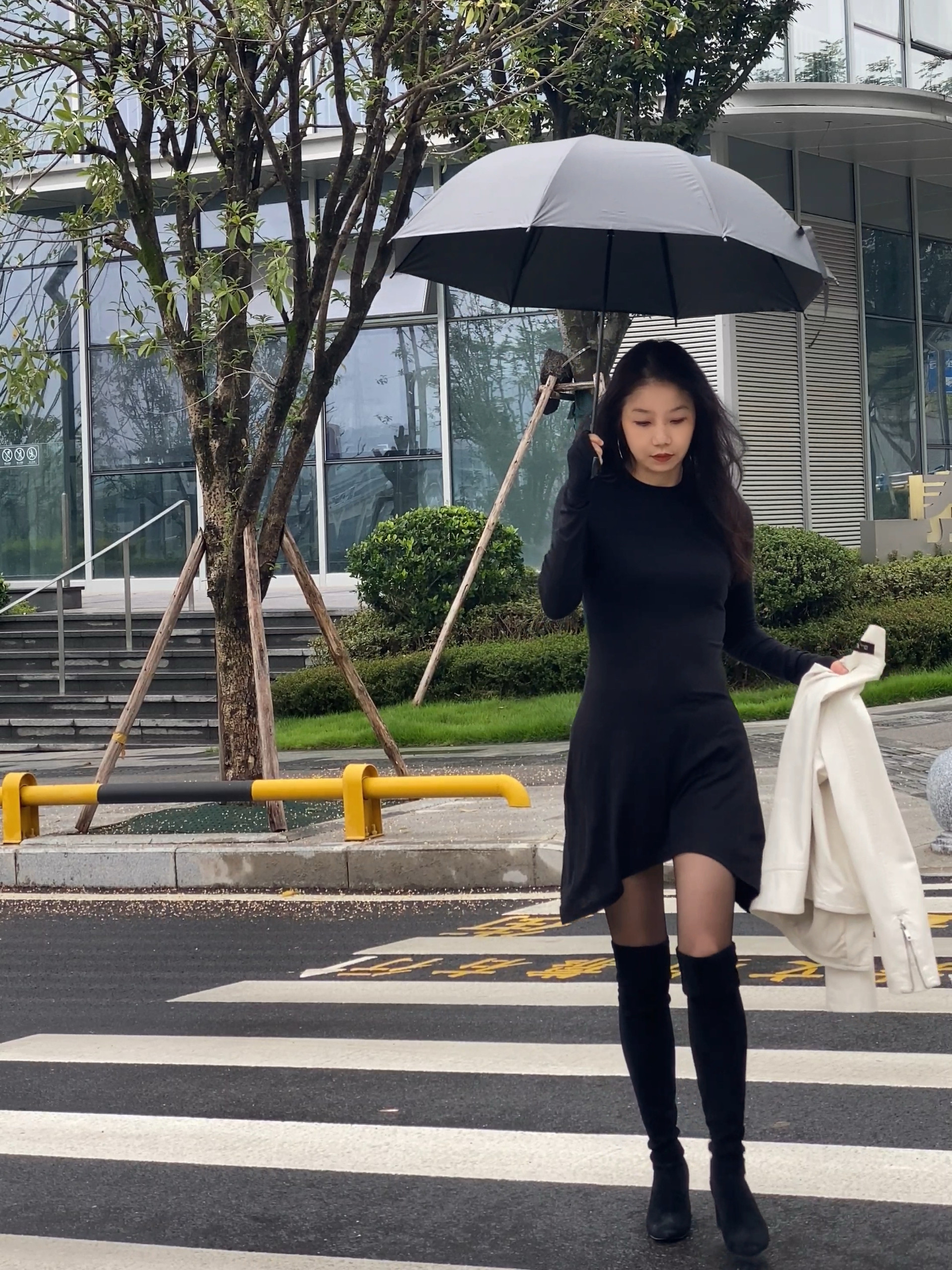 跨境纯欲风圆领长袖不规则连衣裙春秋季新款收腰修身显瘦辣妹短裙