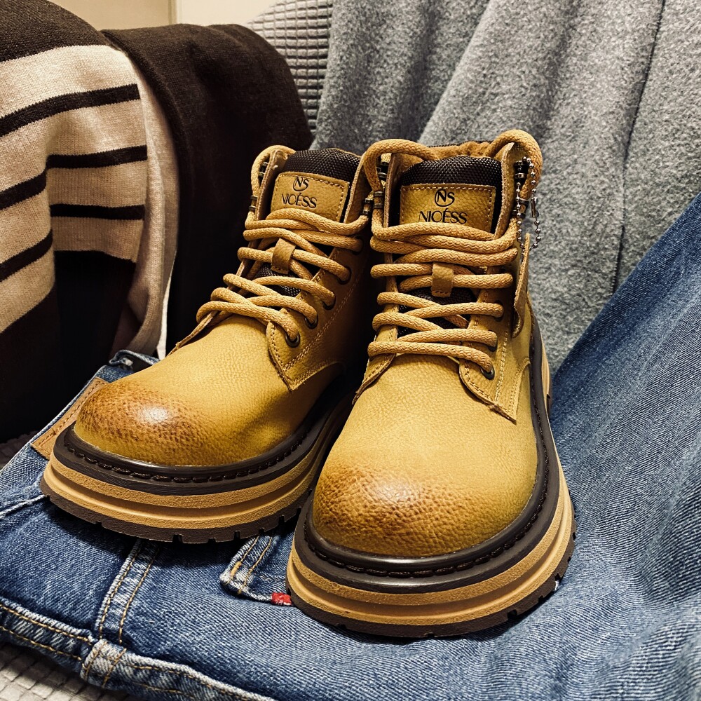 les帅t马丁靴情侣款踢不烂男女大黄靴新款厚底复古大圆头登山短靴
