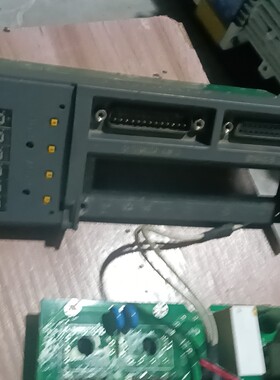 出一款鱼鹰韩宇SG-30型号的伺服器,主要颜色为绿色电路板搭