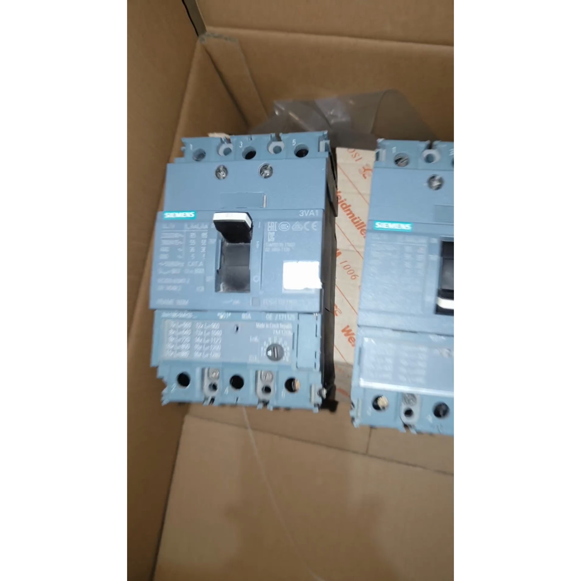 空开3VA1140-5MH32  40A/3P