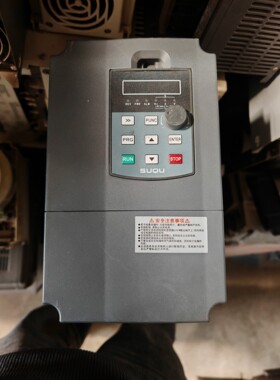 出售一台SUQU变频器,型号SQ990,功率4KW,三相输入