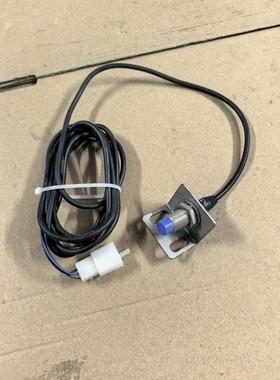 工业传感器PRD12-80,带2米线长,蓝色感应头,未用