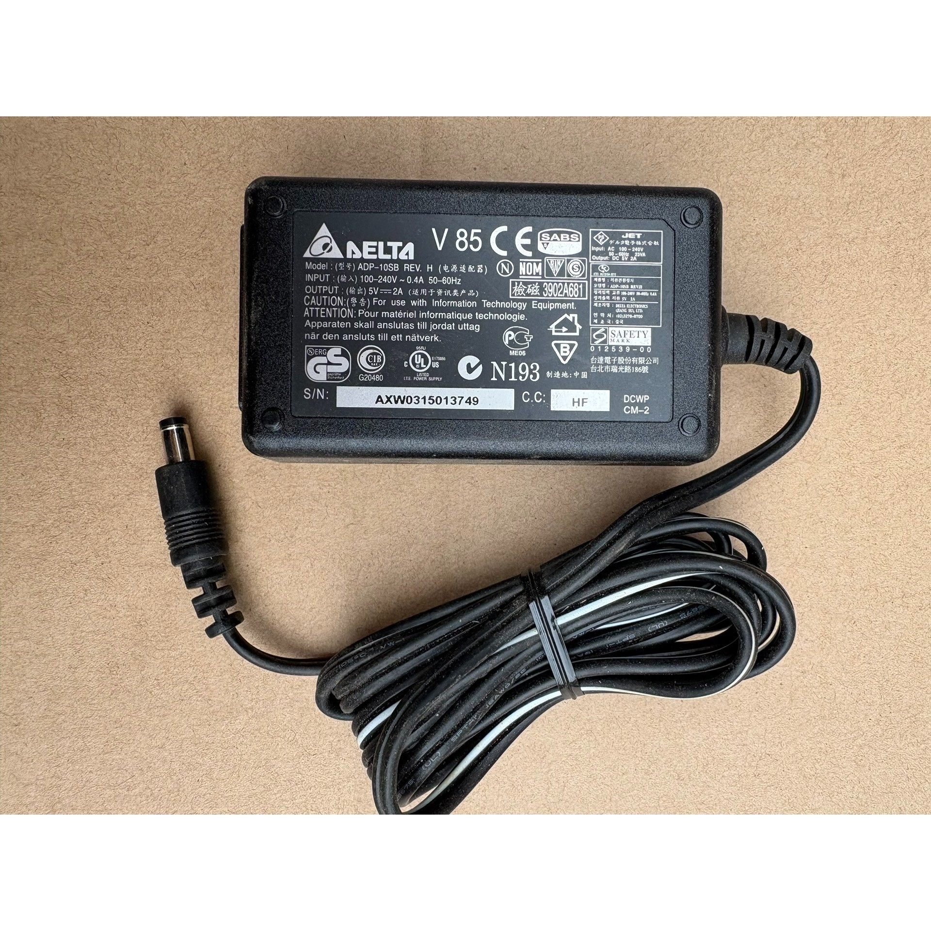 原装台达5V2A电源适配器、质量过硬、9新、有14个、合适私