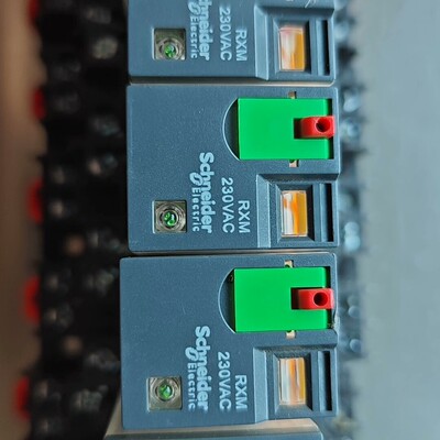 230VAC中间继电器RXM2AB2P7/RXM2CB