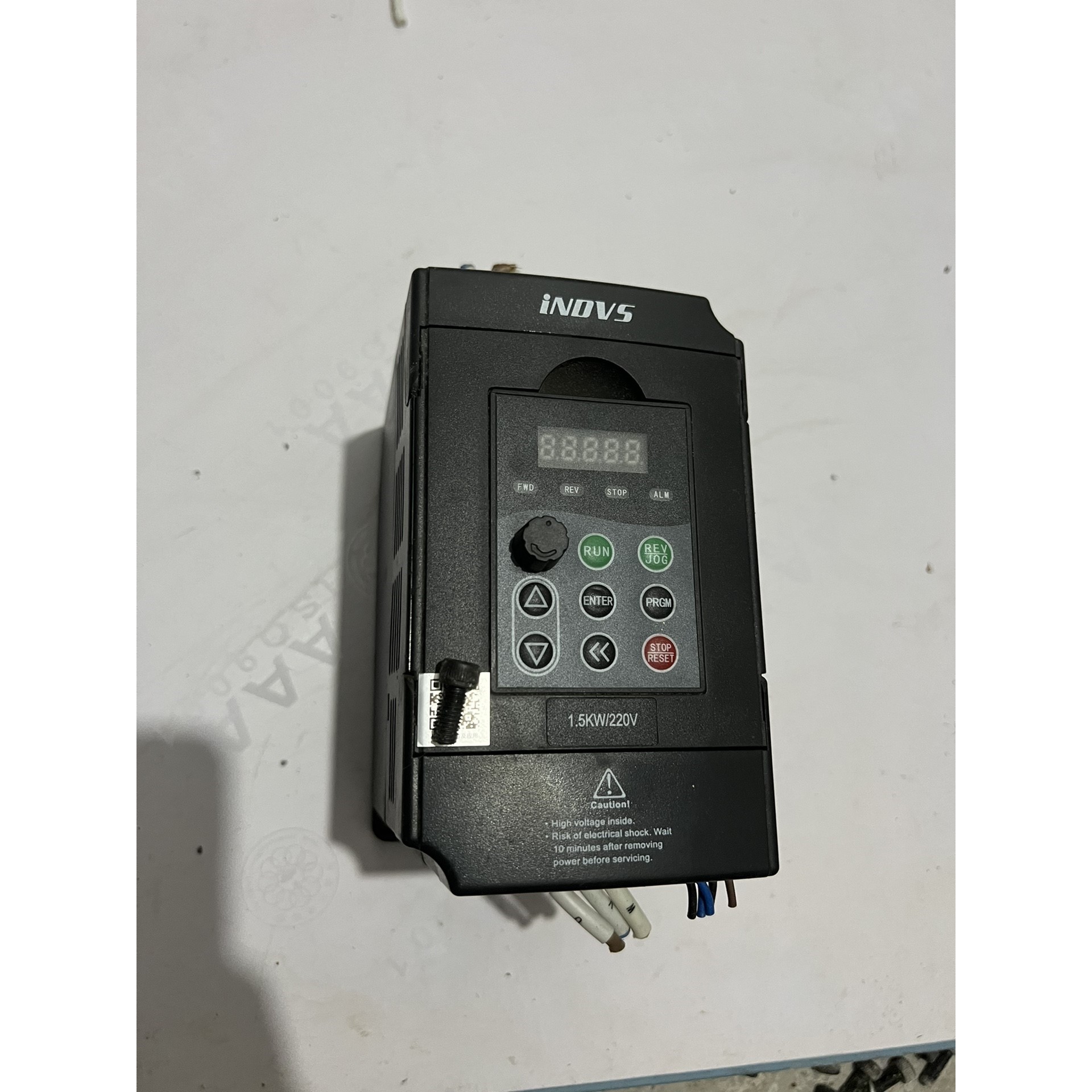 应捷思1.5KW变频器Y500-Y0015M1,现货2台,成