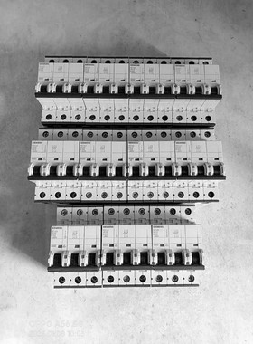 原装拆机3P断路器:5SY43-MCB-D32/C32