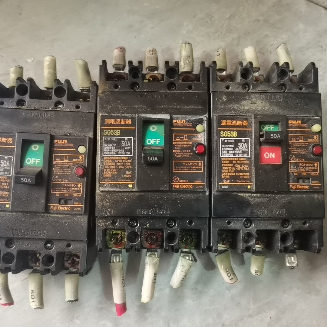 开SA33B    30A  15A    10A拆机件