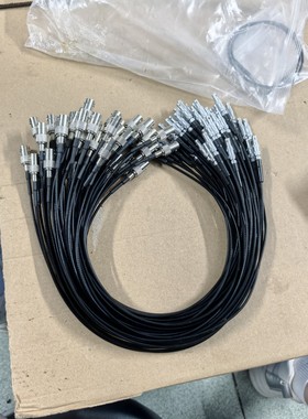 BNC转接线,黑色线身,金属接头,做工精细.每条线长50