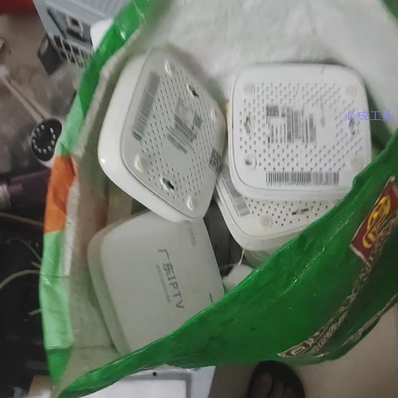 智能网路机顶盒HG680-J烽火如图共几十个。