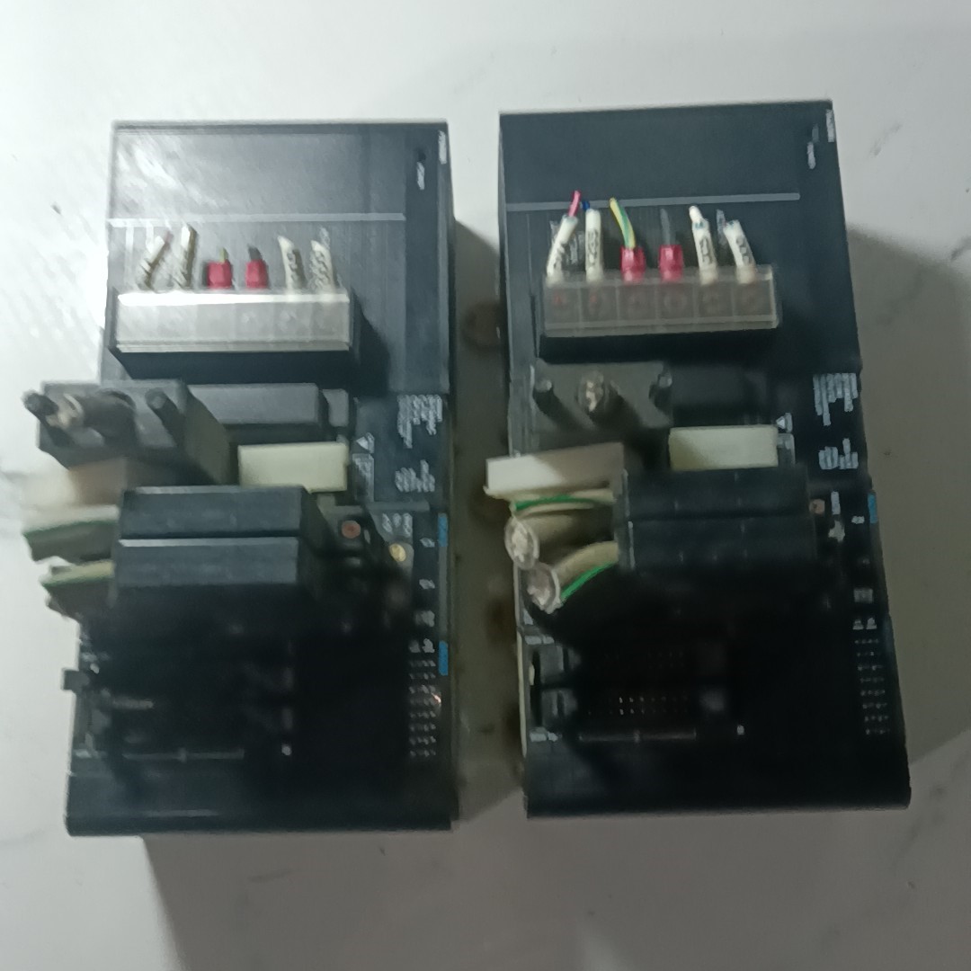 出CJ1M-CPU12PLC主机CPU,带模块,几乎全