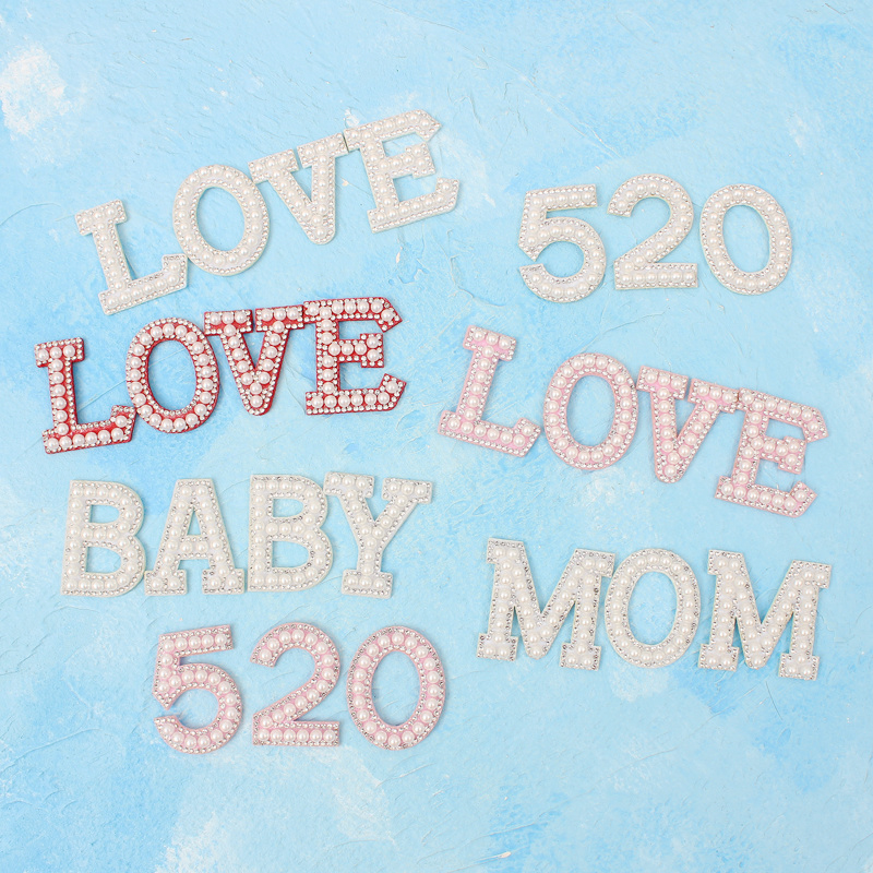 珍珠镶钻插牌表白蛋糕甜品台