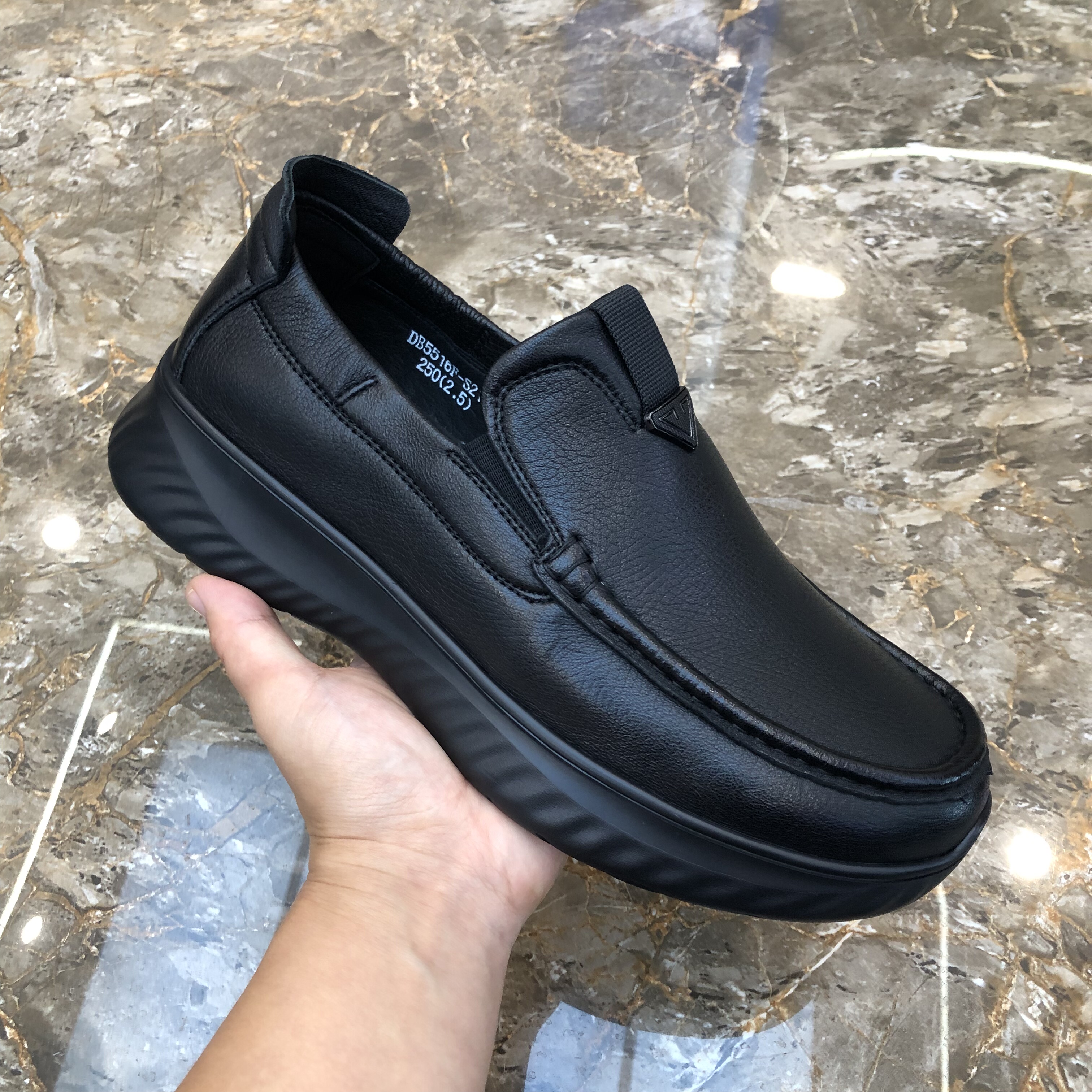 广州新款男鞋时尚休闲皮鞋