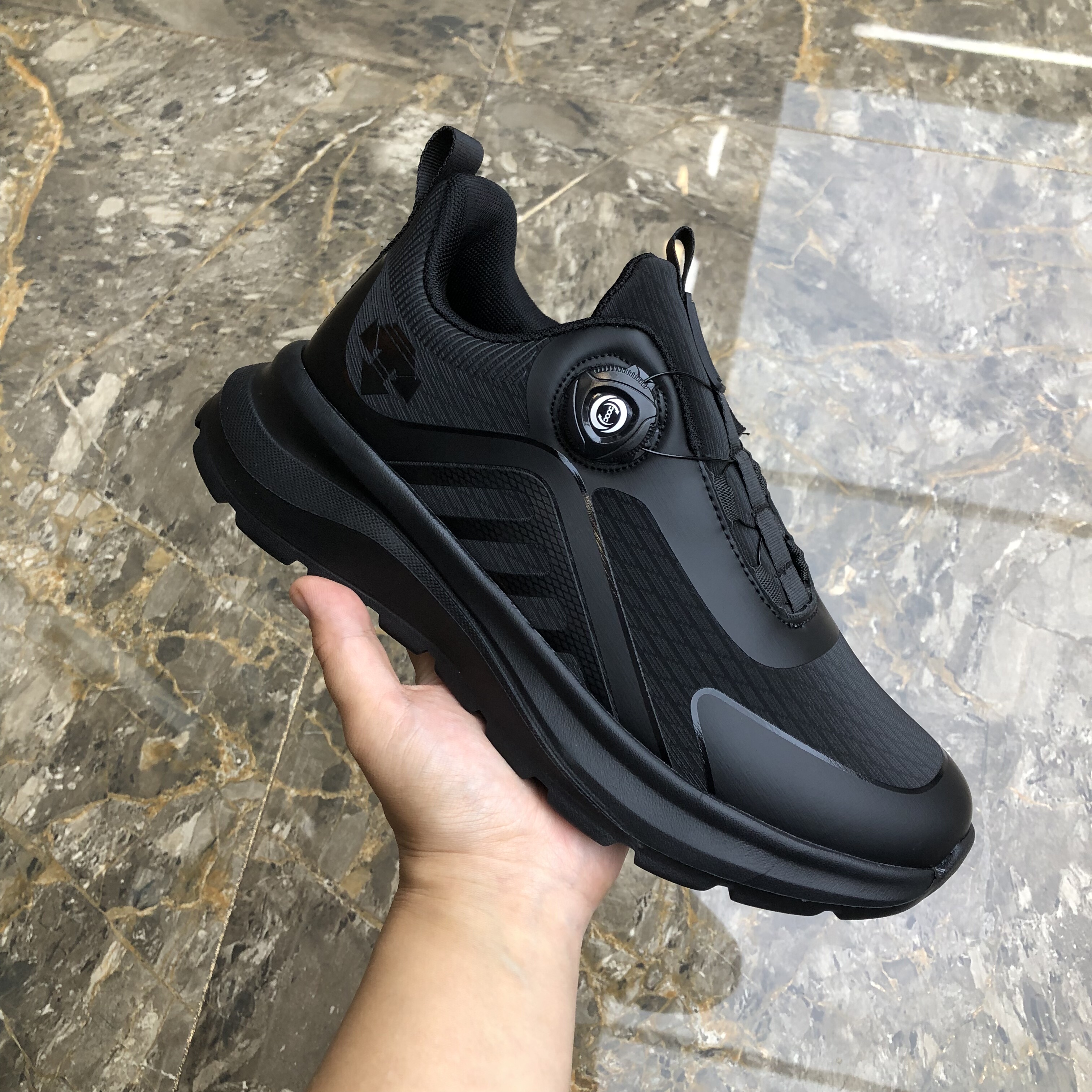 新款男鞋户外秋冬旋转男士纽扣运动鞋休闲鞋轻便软厚底加棉保暖黑