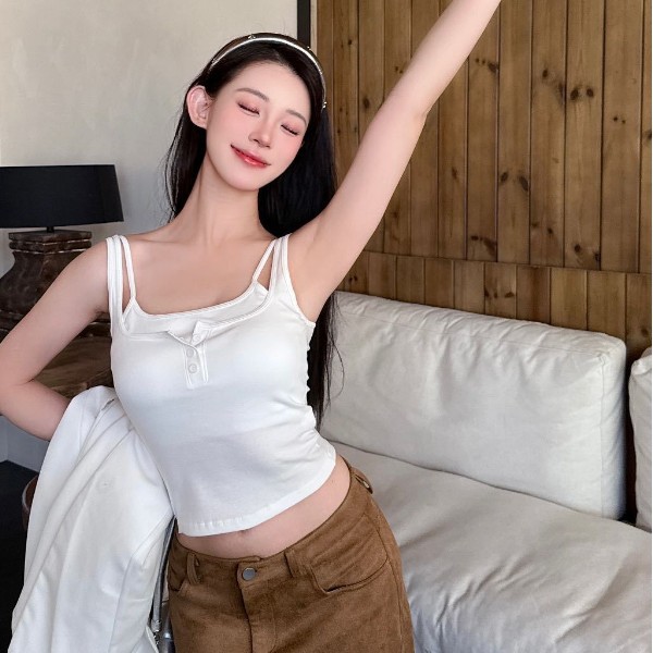 别致辣妹假两件双肩带吊带背心时尚百搭前纽扣美背一体式固定胸垫