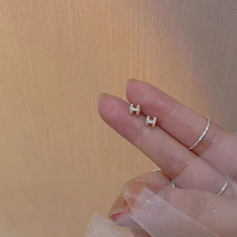 925纯银耳钉精致小巧h字母耳饰2023年新款潮气质小众设计感耳环女,饰品/流行首饰/时尚饰品新,耳钉,淘宝优惠券,粉丝福利购,淘宝优惠卷