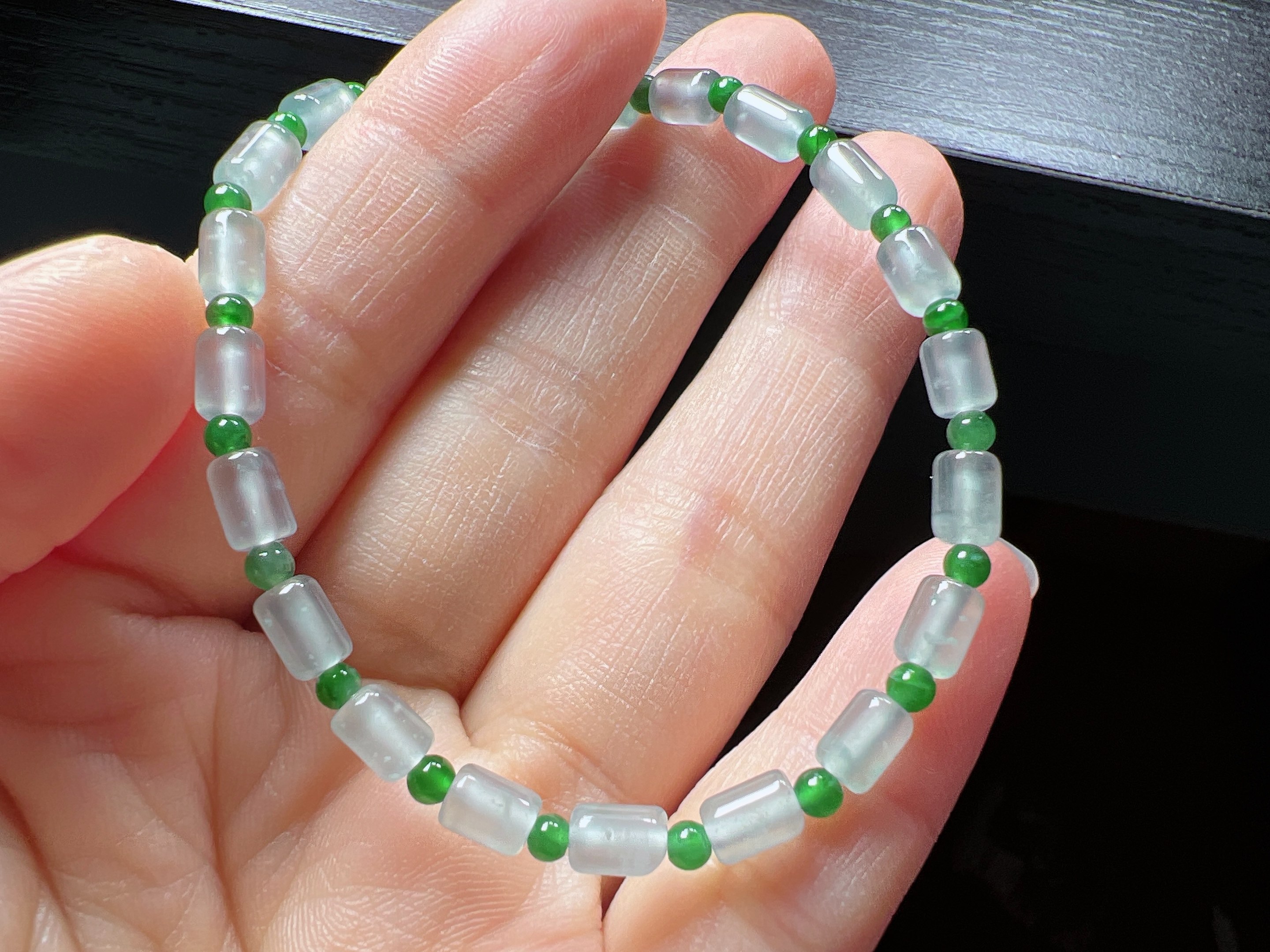 天然翡翠A货高冰桶珠手串，卡4.1-6.0，高品质桶珠的搭配小米绿,珠宝/钻石/翡翠,手链/手串,淘宝优惠券,粉丝福利购,淘宝优惠卷