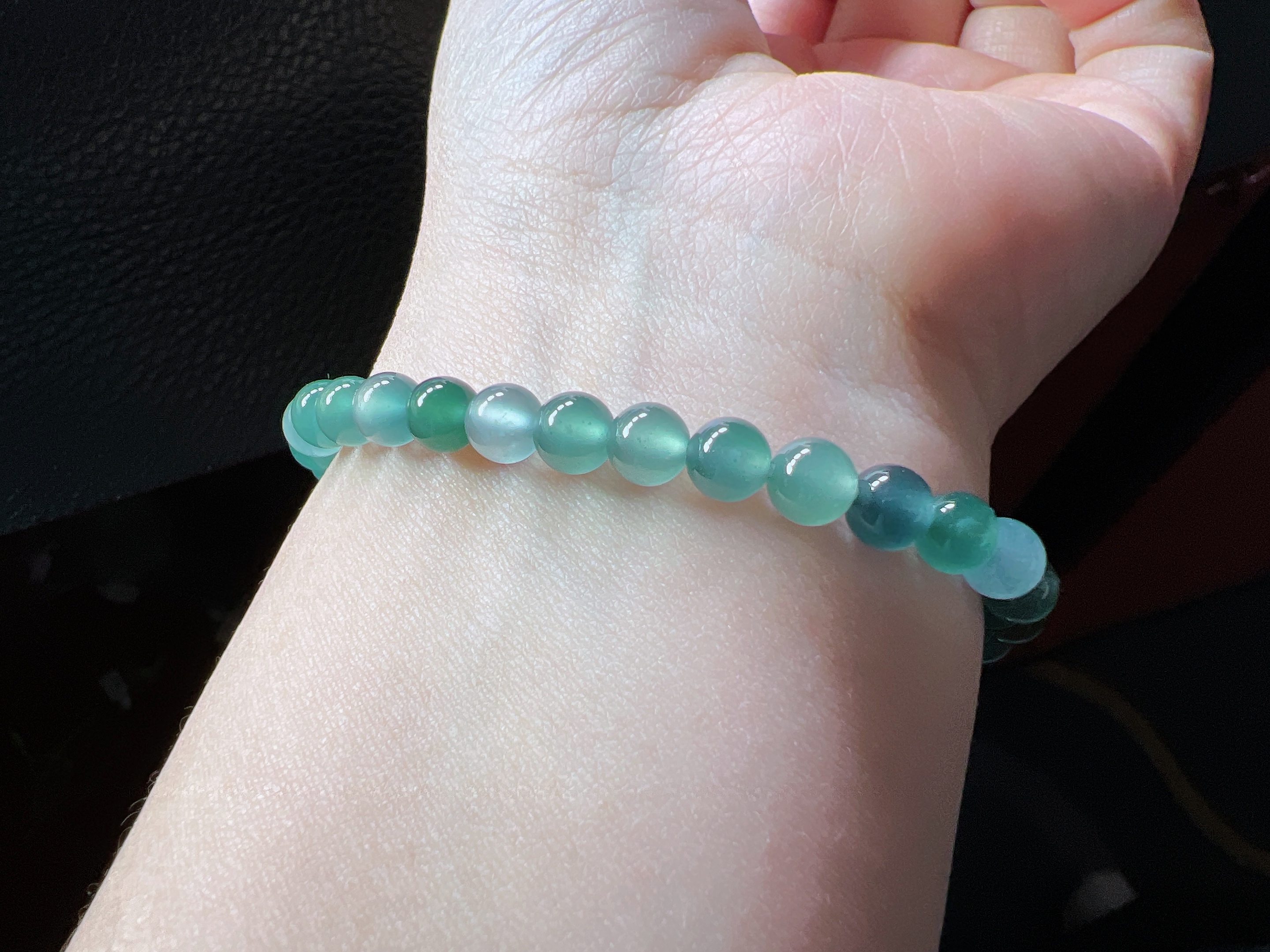 危料多宝手串，卡5.9，共29颗，颜色丰富，手围15-18可以戴