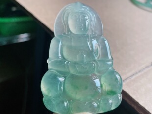 缅甸天然翡翠A货冰种飘花正装观音吊坠,68-43.5-6.6,34.33g