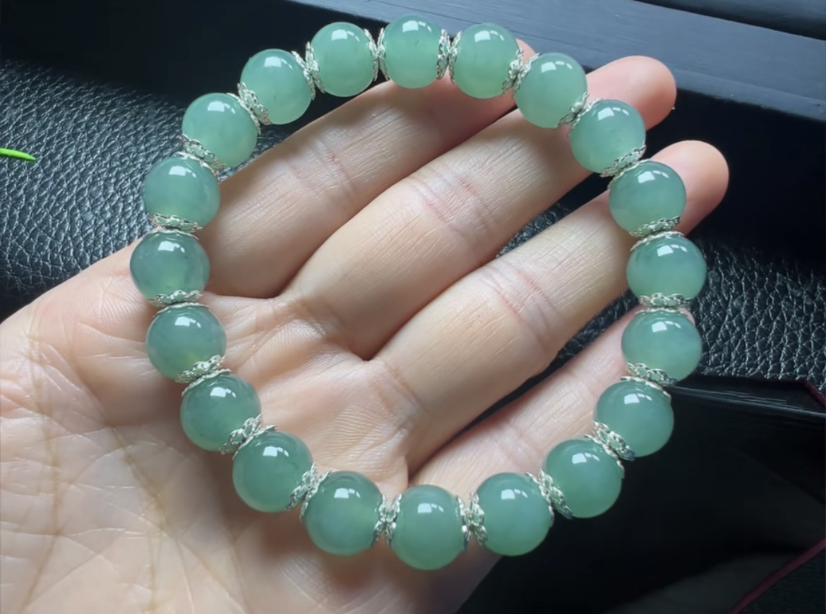 天然翡翠A货冰晴圆珠手串，卡9.9，共20颗，底子细腻。