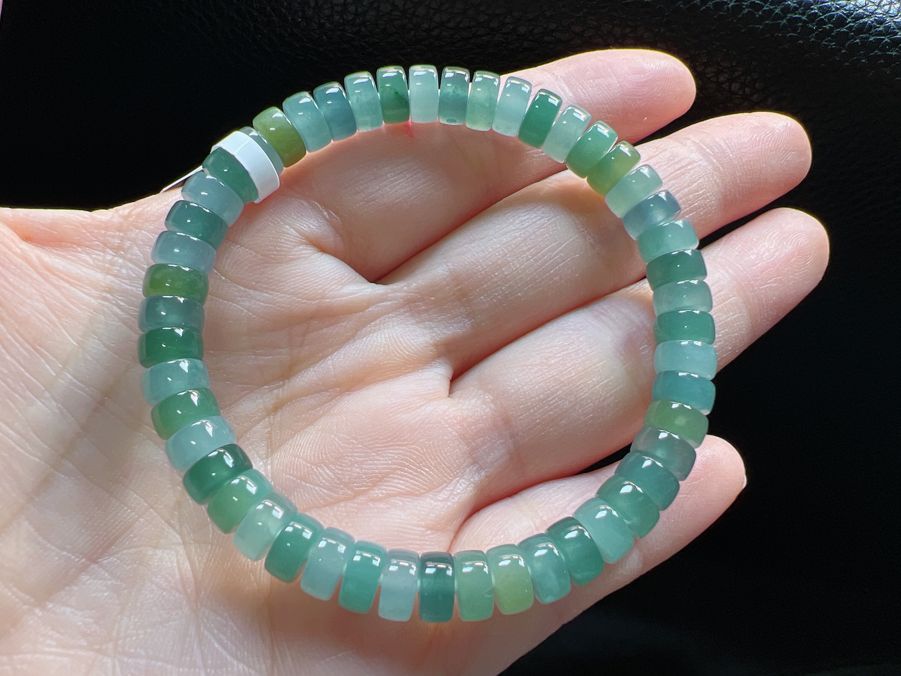 天然翡翠A货冰种多宝药片珠手串，卡6.8-3.0，颜色丰富多彩