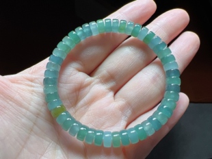 天然翡翠A货冰种多宝药片珠手串，卡6.8-3.0，颜色丰富多彩