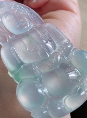 缅甸天然翡翠A货高冰飘花观音吊坠，60.1-37.3-6.1，22.84g