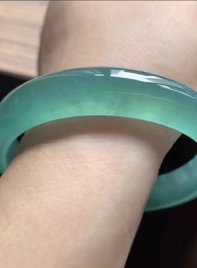 天然翡翠A货冰蓝绿色正圈，57-58圈无纹裂57.3-11.9-7.1，47.02g